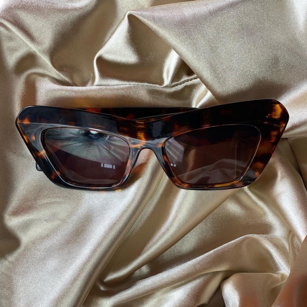 COPY - Animal print shades